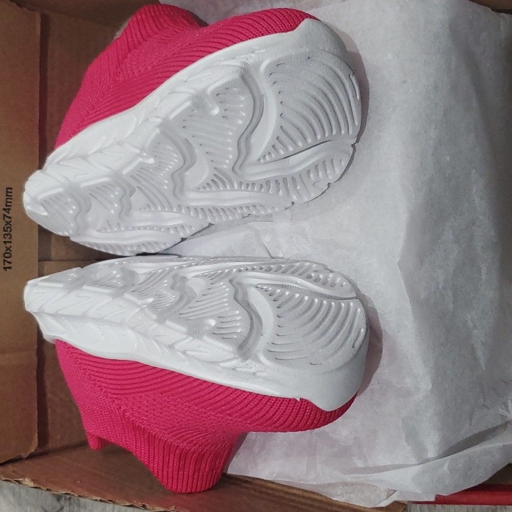 Kid's Lightweight Hot Pink Baby Knit Sneakers sz 19 - Picture 3 of 9